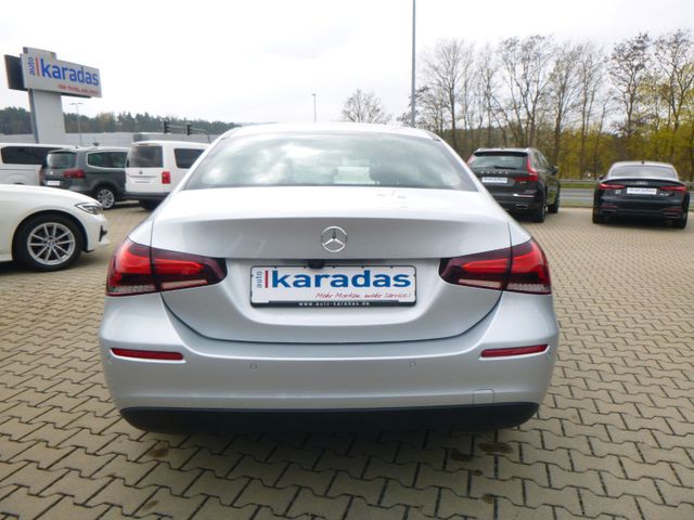Fahrzeugabbildung Mercedes-Benz A 180 Limousine >NAV/LED/KAM/PDC/SHZ<