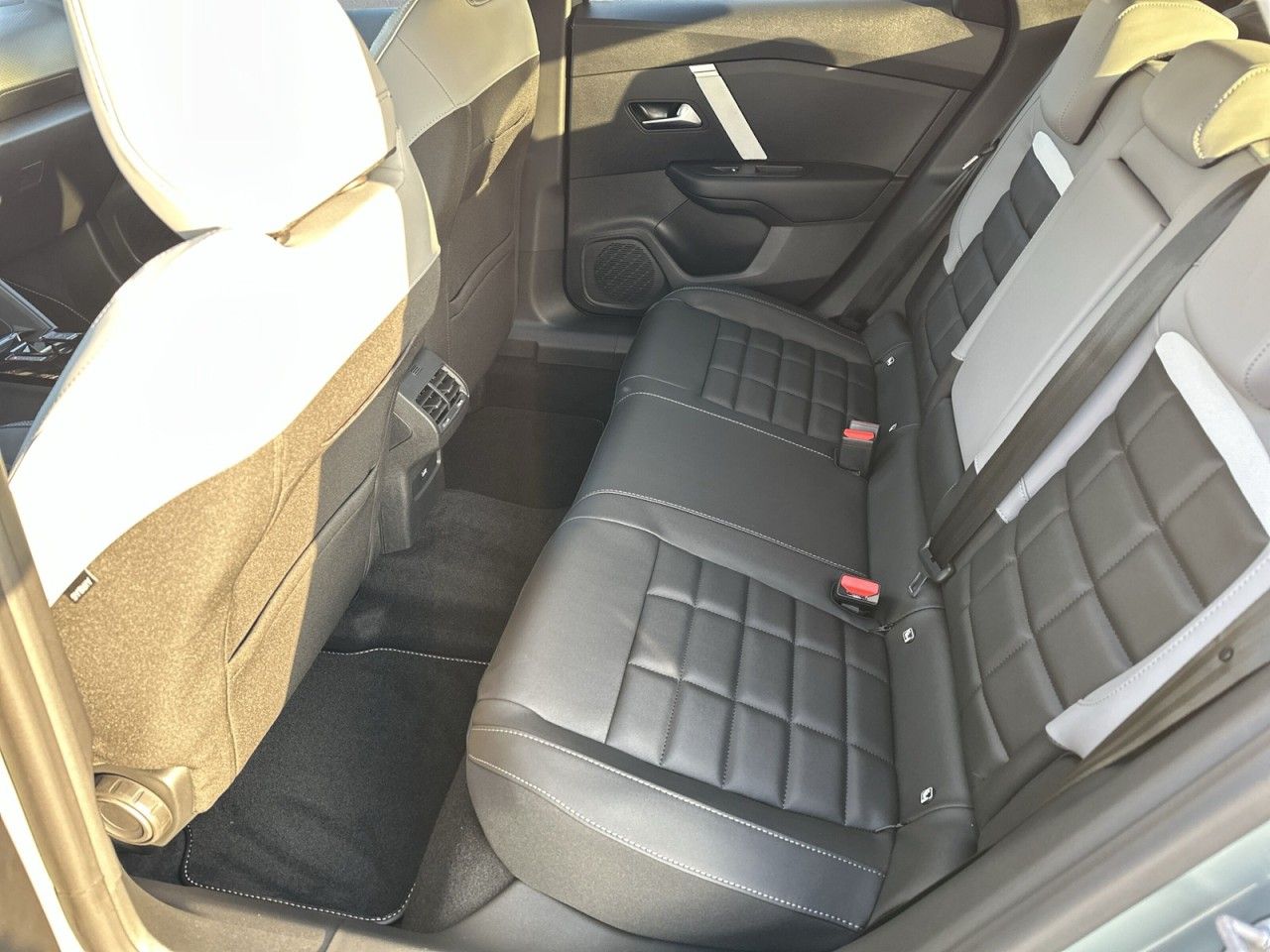 Fahrzeugabbildung Citroën C4 Benziner 130 Automatik MAX