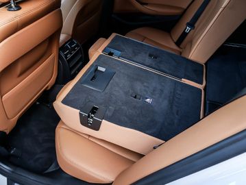 Fahrzeugabbildung BMW 520d xDrive Tour LEDER DRIVING-ASSIST INNOVATION