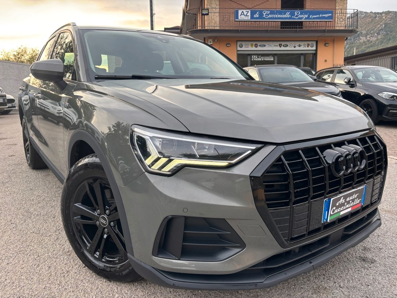 Audi Q3 35 TDI 150CV S tronic IDENTITY BLACK - S imagem 2