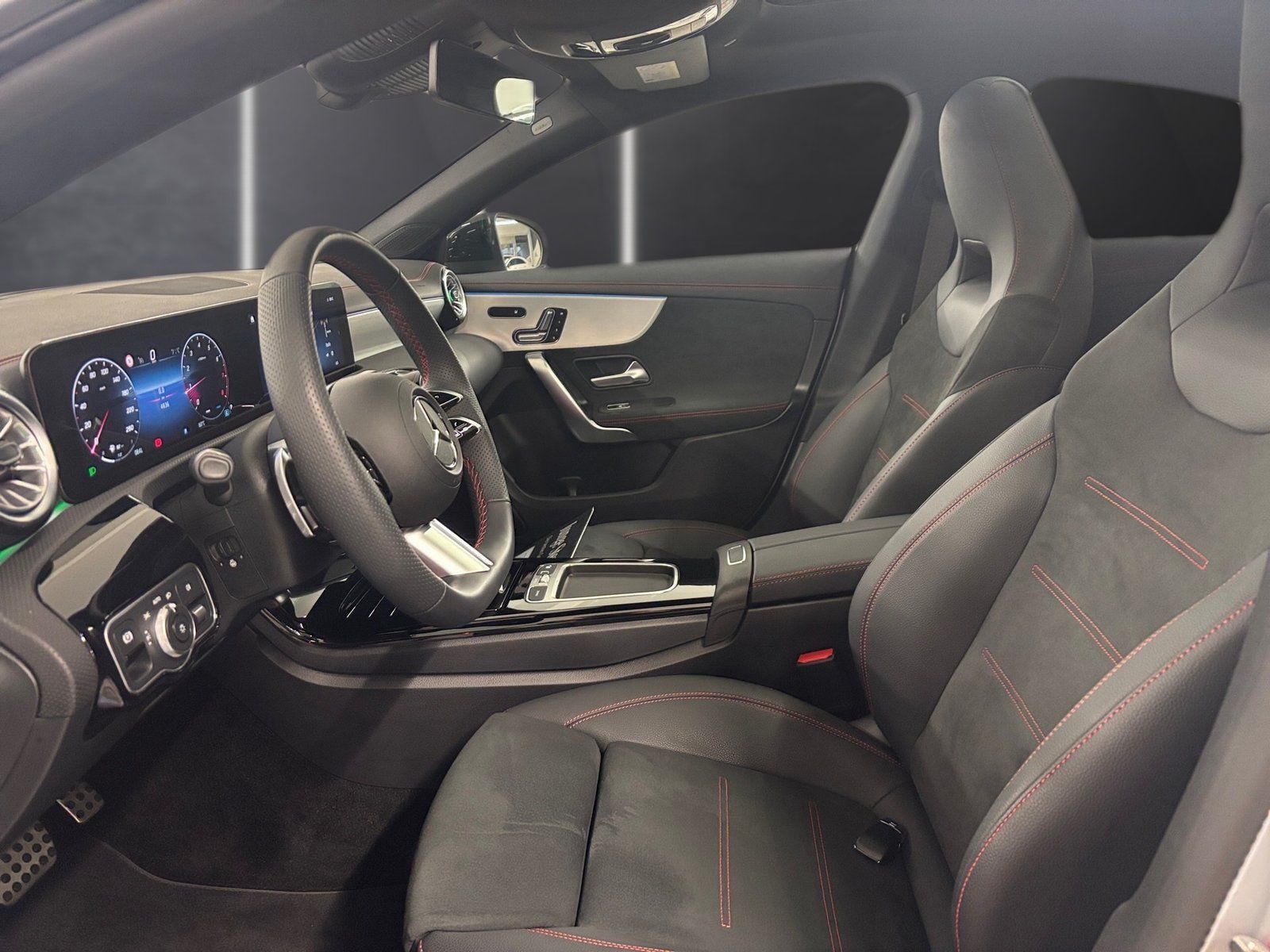 Fahrzeugabbildung Mercedes-Benz CLA 200 AMG PLUS*STDHZG*Pano*HUD*360°*Multibeam*