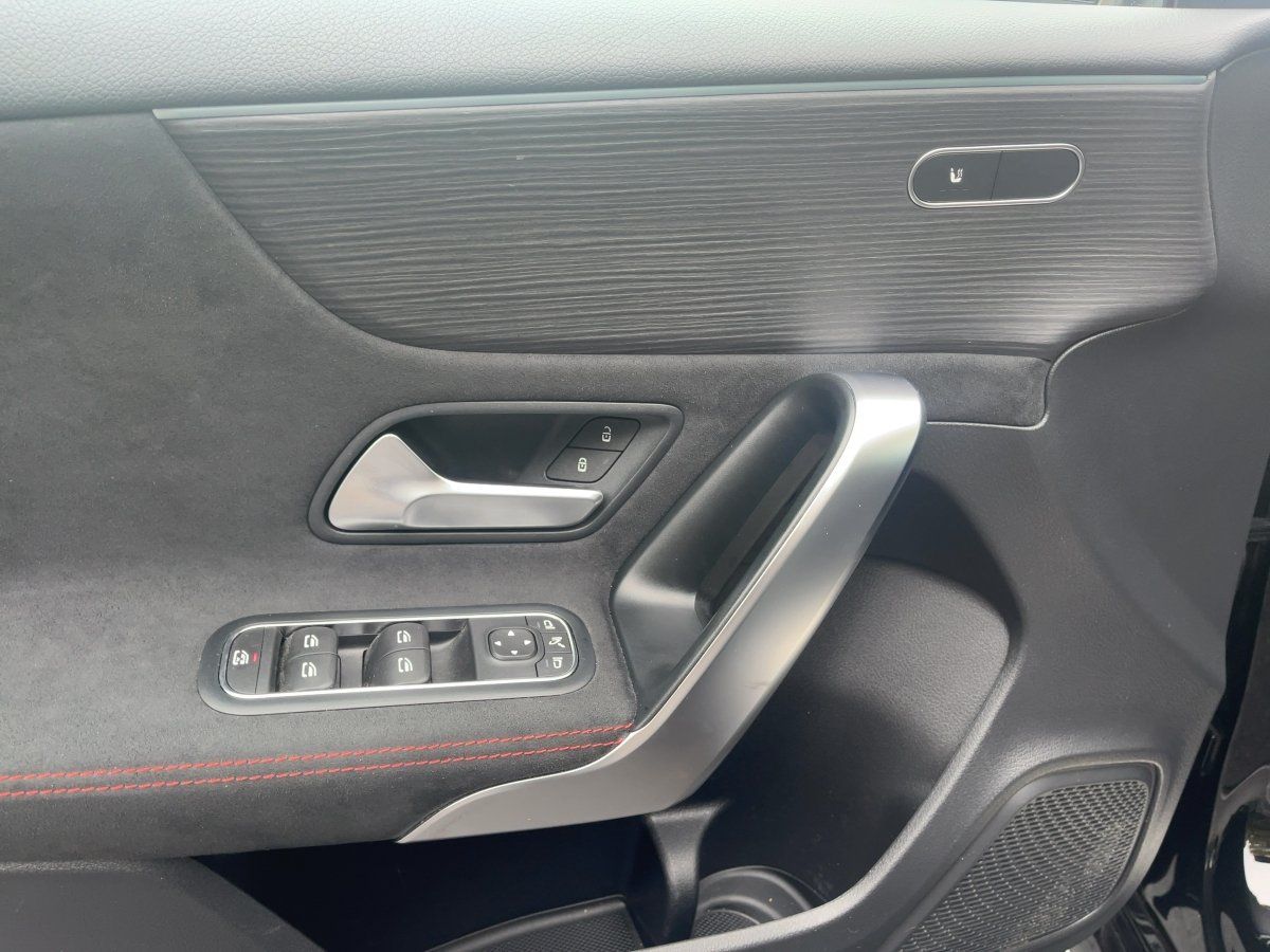 Fahrzeugabbildung Mercedes-Benz A 200 AMG/Pano/Kamera/AHK