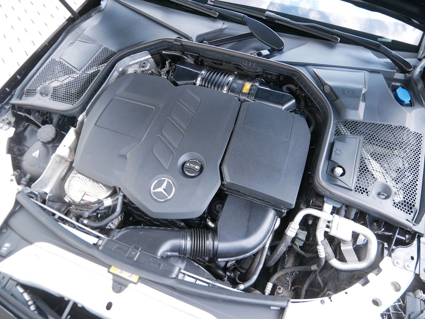 Fahrzeugabbildung Mercedes-Benz C 220 d Avantgarde BEAM AHK DACH RFK LED SHZ NAV