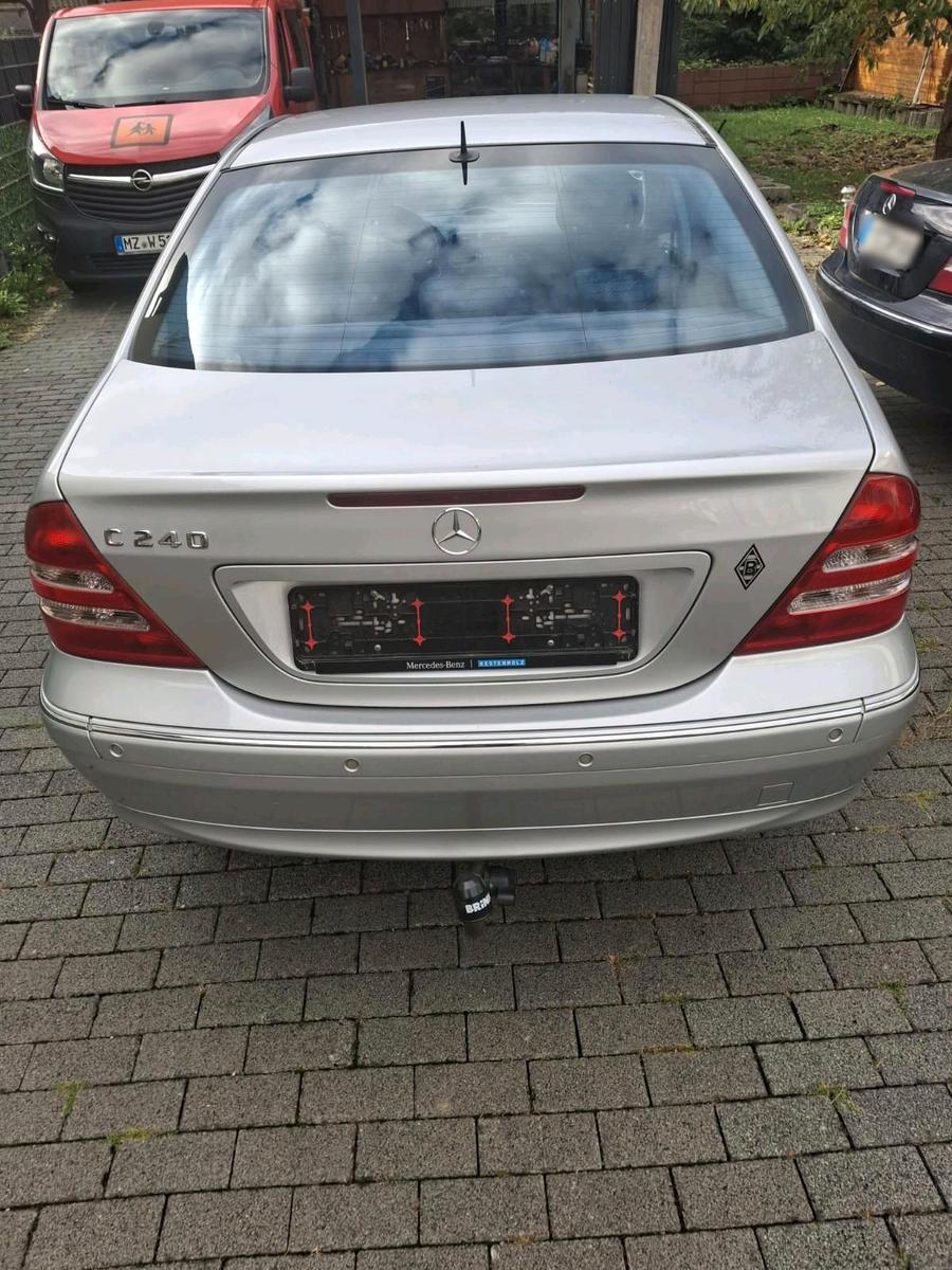 Mercedes-Benz C 240