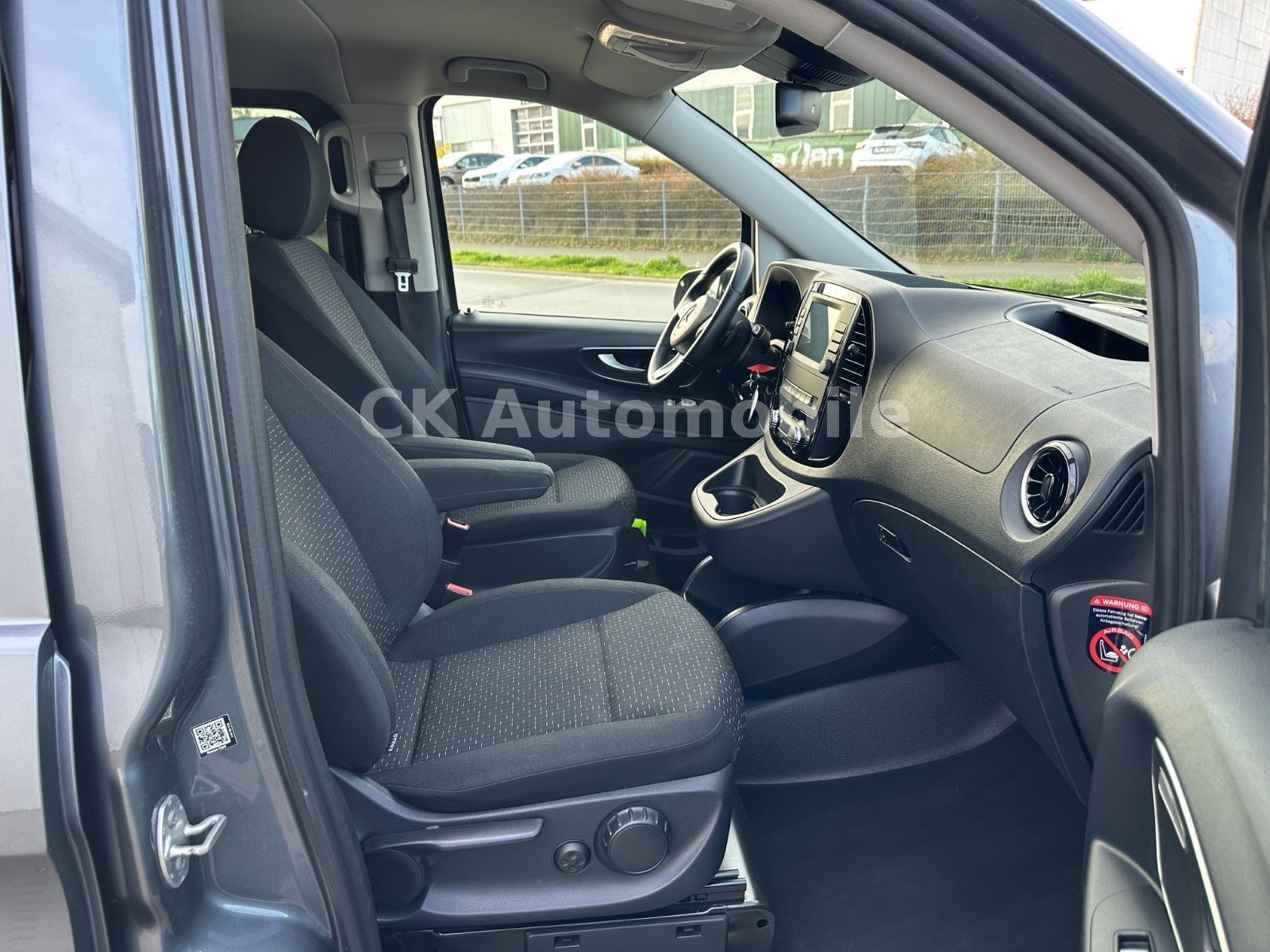 Fahrzeugabbildung Mercedes-Benz Vito 124 Mixto 4x4 lang/5Sitze/Navi/LED/Kam./AHK