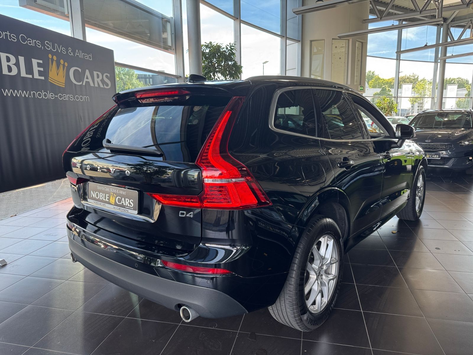 Fahrzeugabbildung Volvo XC60 Momentum Pro 2WD LED NAV DAB RFK SHZ ALU