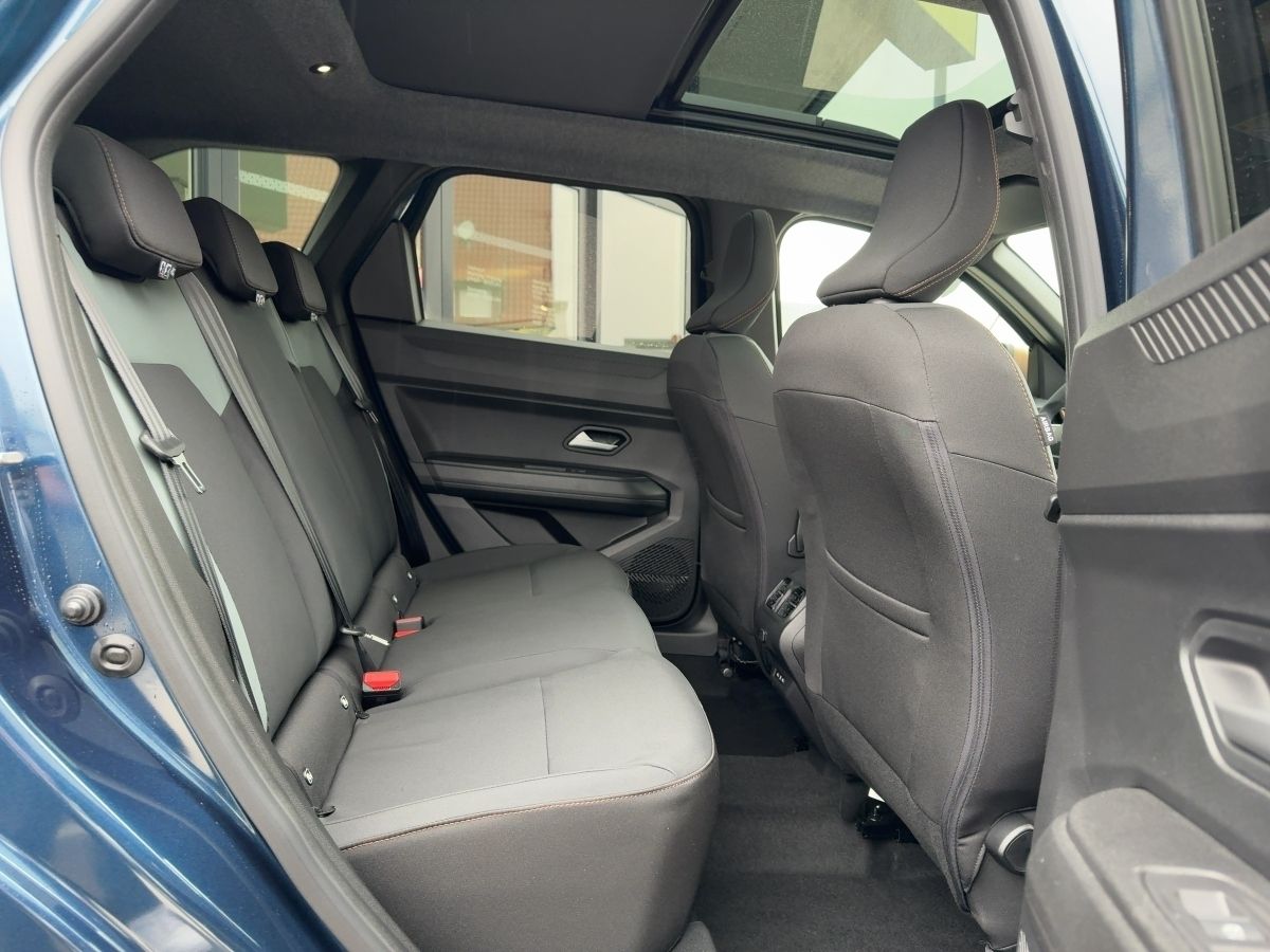 Fahrzeugabbildung Dacia Bigster Extreme TCe 140 City *  Winter+ Paket
