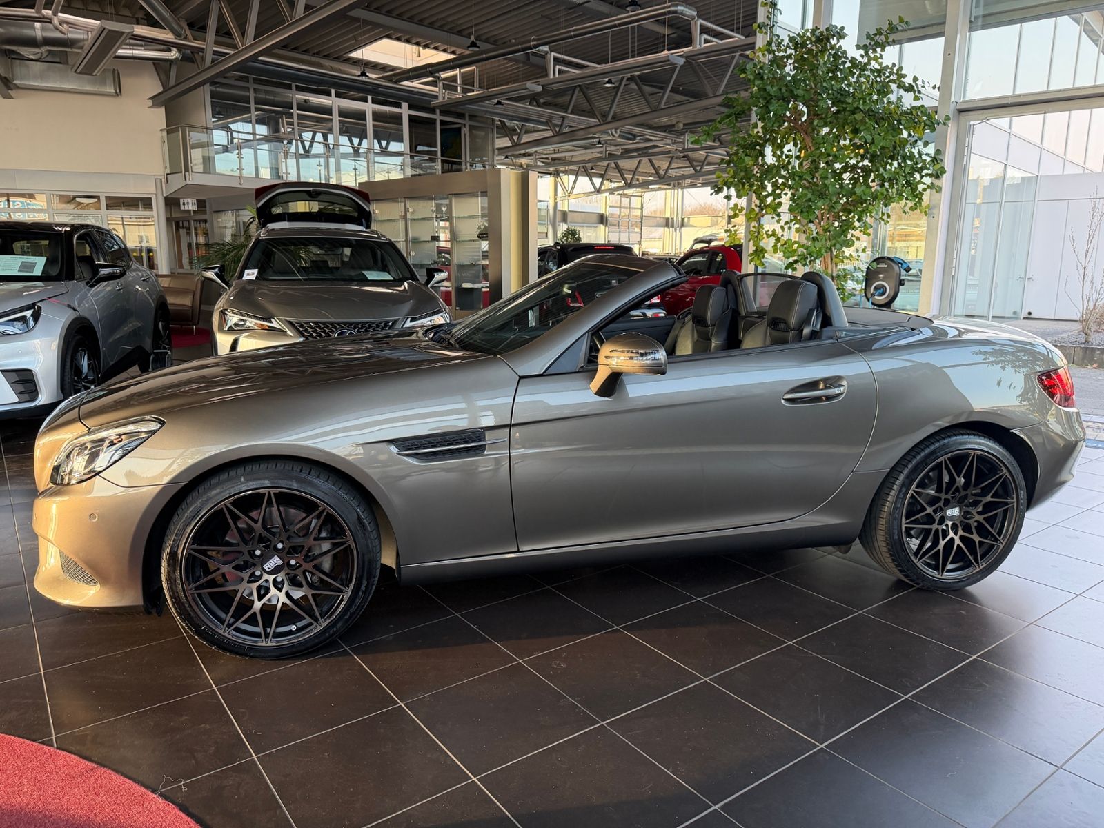 Fahrzeugabbildung Mercedes-Benz SLC 200 LED NAVI ALU