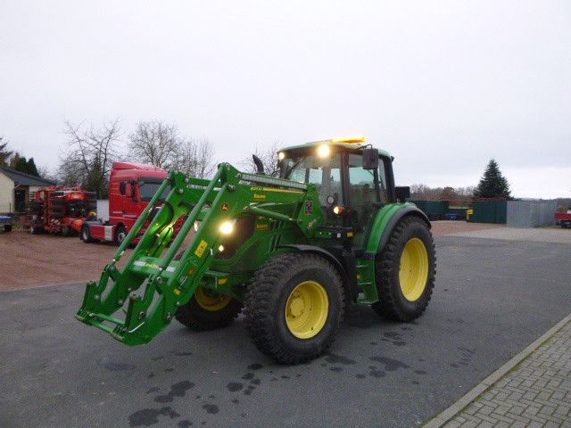 John Deere 6115M mit Frontlader Heckzapfwelle Leuchtbalken