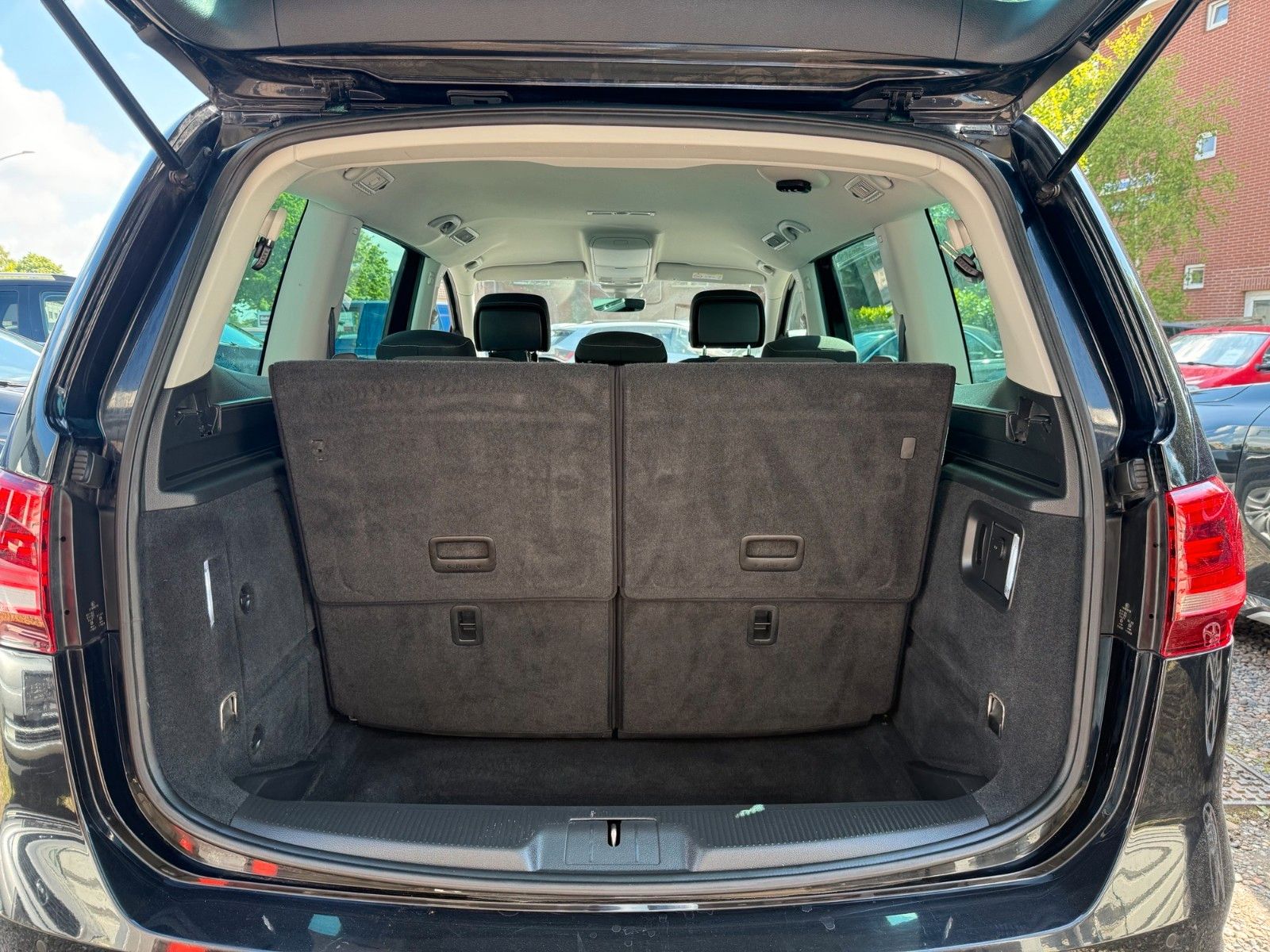 Fahrzeugabbildung Volkswagen Sharan Comfortline Automatik 7. Sitzer