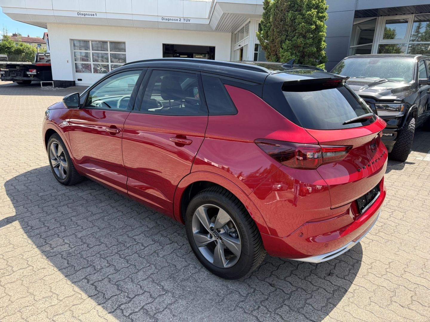 Fahrzeugabbildung Opel Grandland Ultimate 1,2T Navi+Leder+Sitzbelüftung