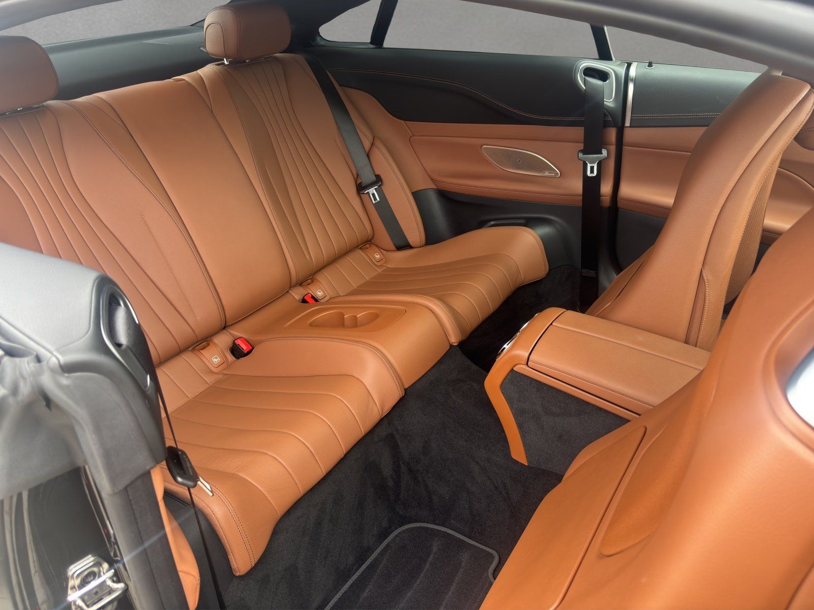 Fahrzeugabbildung Mercedes-Benz E 400 d 4M Cpé AMG Massage DISTRO Burm ABC KeyGo