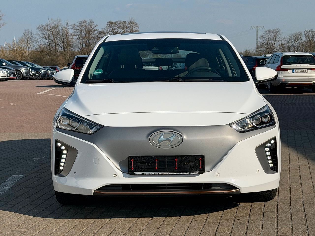 Fahrzeugabbildung Hyundai IONIQ EV Premium *Schiebedach*Totwinkel*ACC*LED*