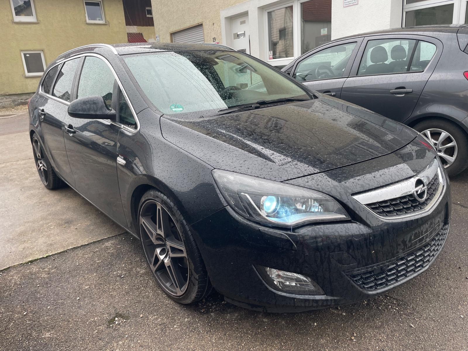 Opel Astra 2.0 D Xenon Navi.AHK.18Zoll.8 fach ber