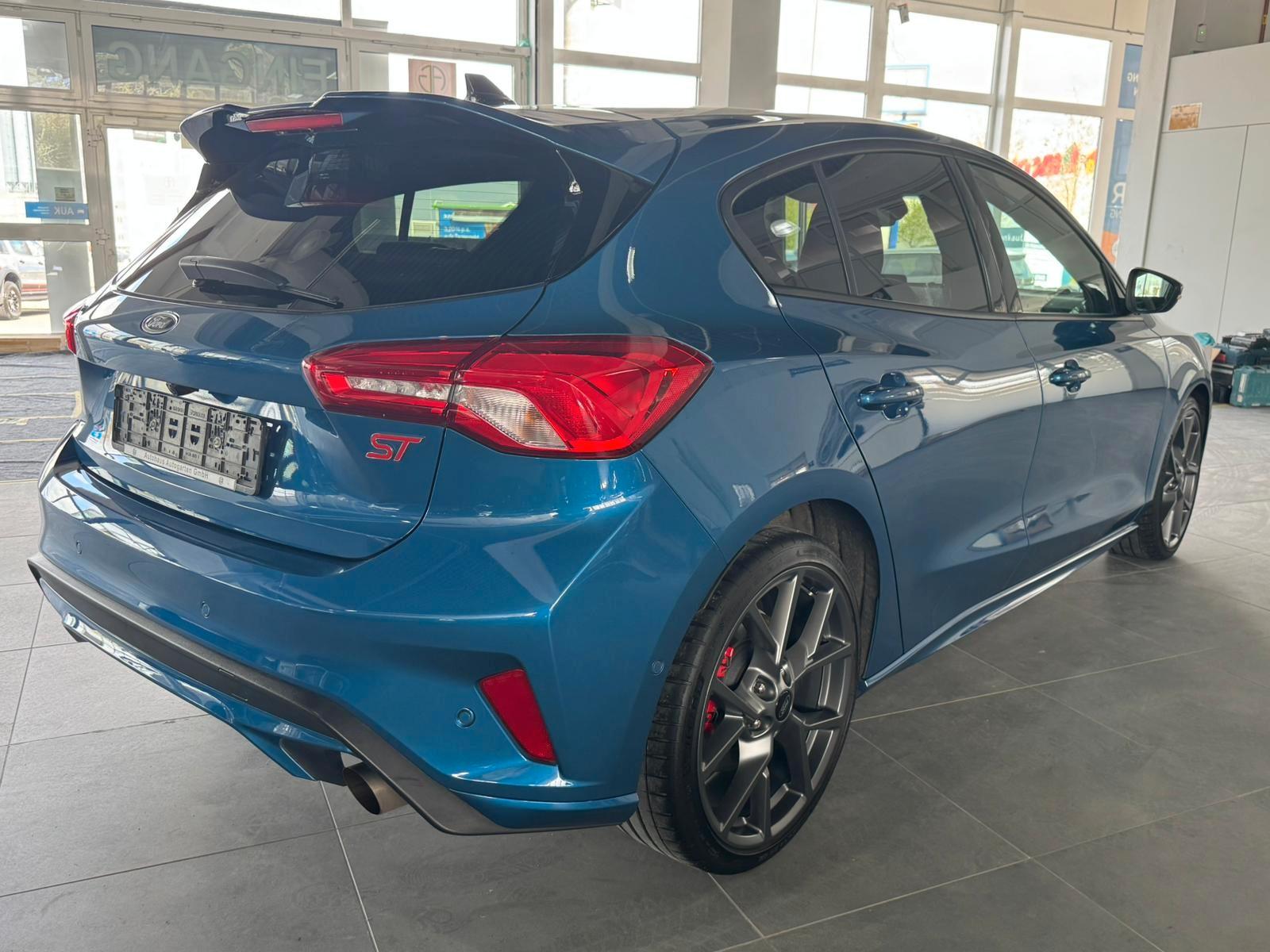 Ford Focus Lim. ST*Navi&Kam*PDC*Shz*Head-up*Panoram.