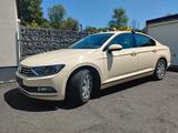 Volkswagen Passat 2.0 TDI SCR Trendline Trendline - Volkswagen Passat: Taxi