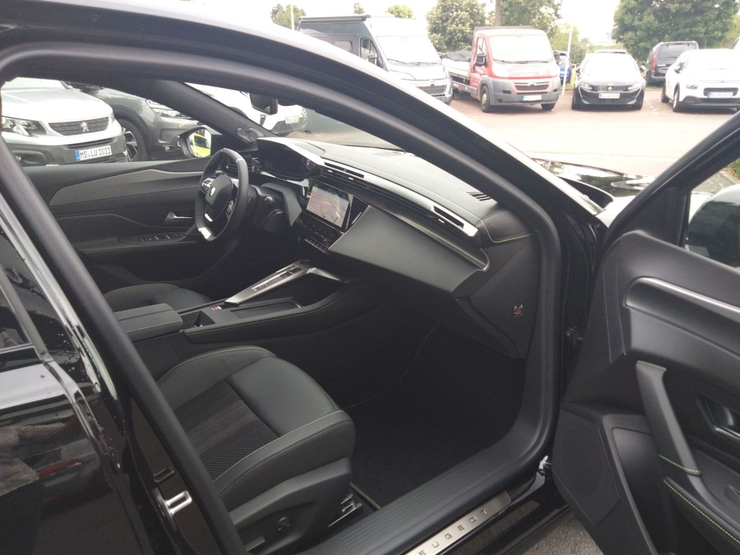 Fahrzeugabbildung Peugeot 408 GT Hybrid 145 e-DSC6 El. Panodach Navi SHZ