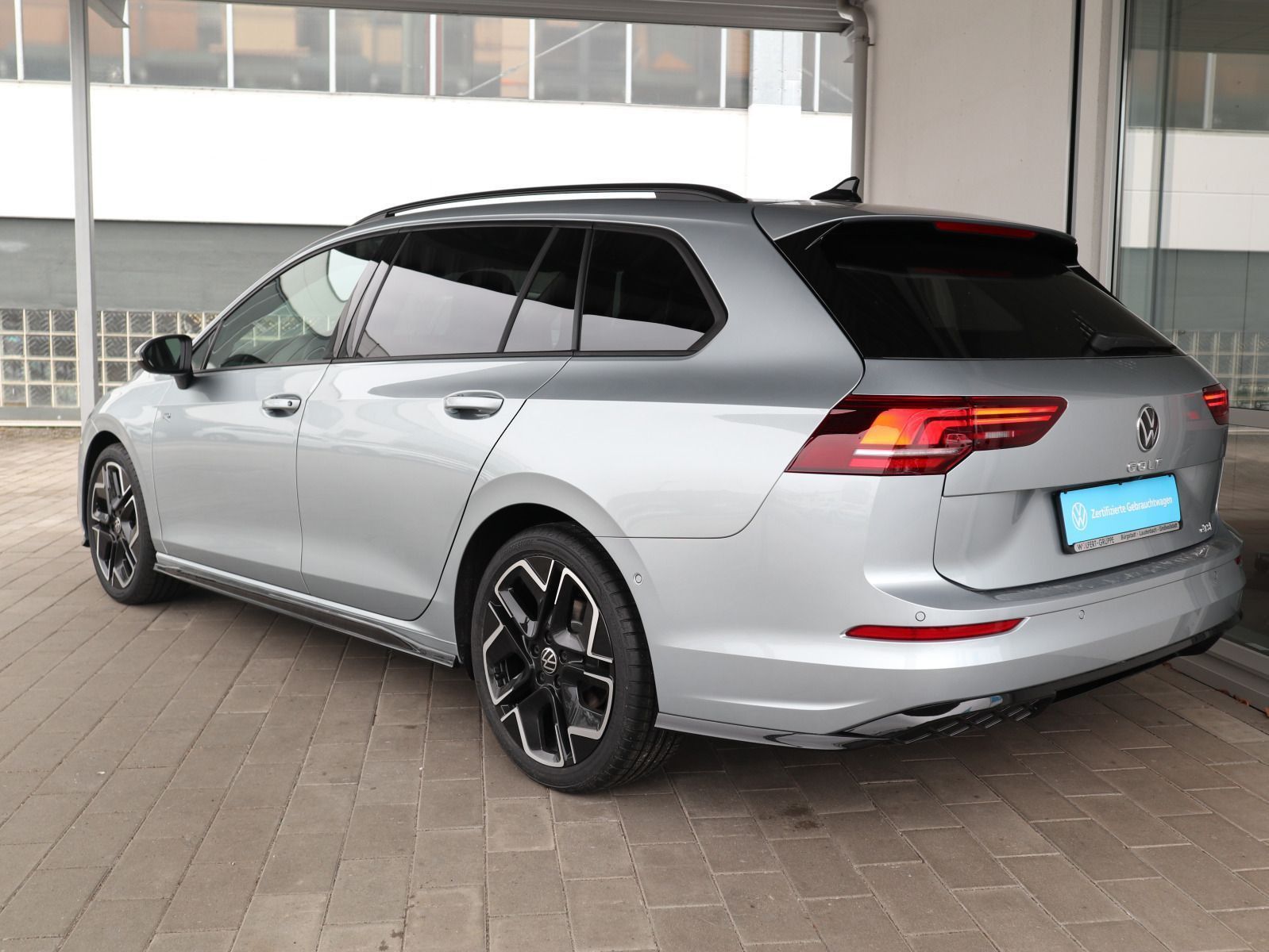 Volkswagen Golf Variant R-Line 1.5 eTSI DSG LED PLUS ACC 18 foto 3