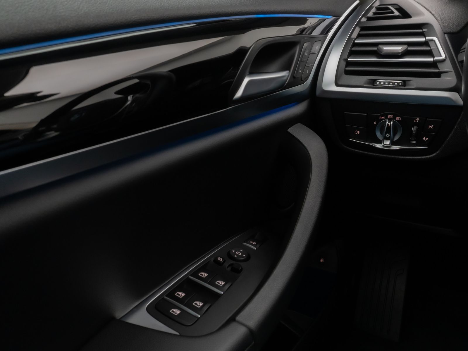 Fahrzeugabbildung BMW X3 xD30e Panorama Kamera DAB HiFi Lenkrhz Sport