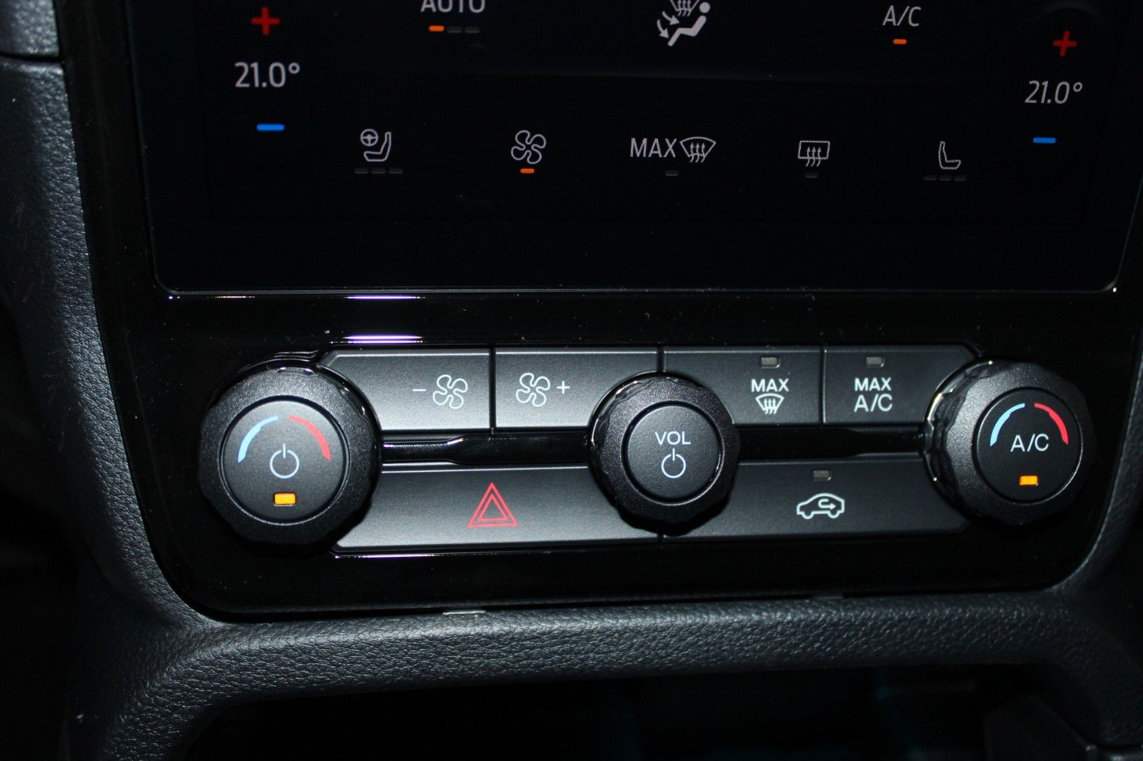 Fahrzeugabbildung Ford Ranger Platinum Automatik LEDER B&O ROLLO AHK