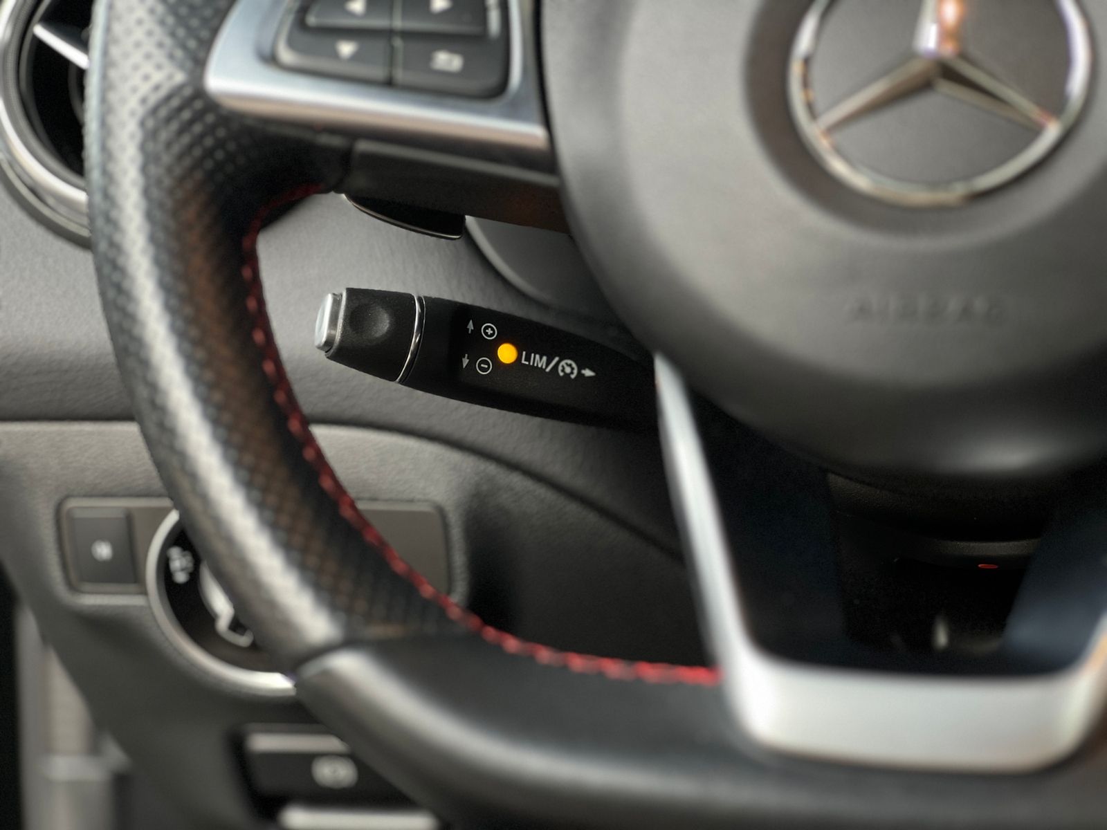 Fahrzeugabbildung Mercedes-Benz GLA 250 AMG 4Matic LED PANO KLIMA