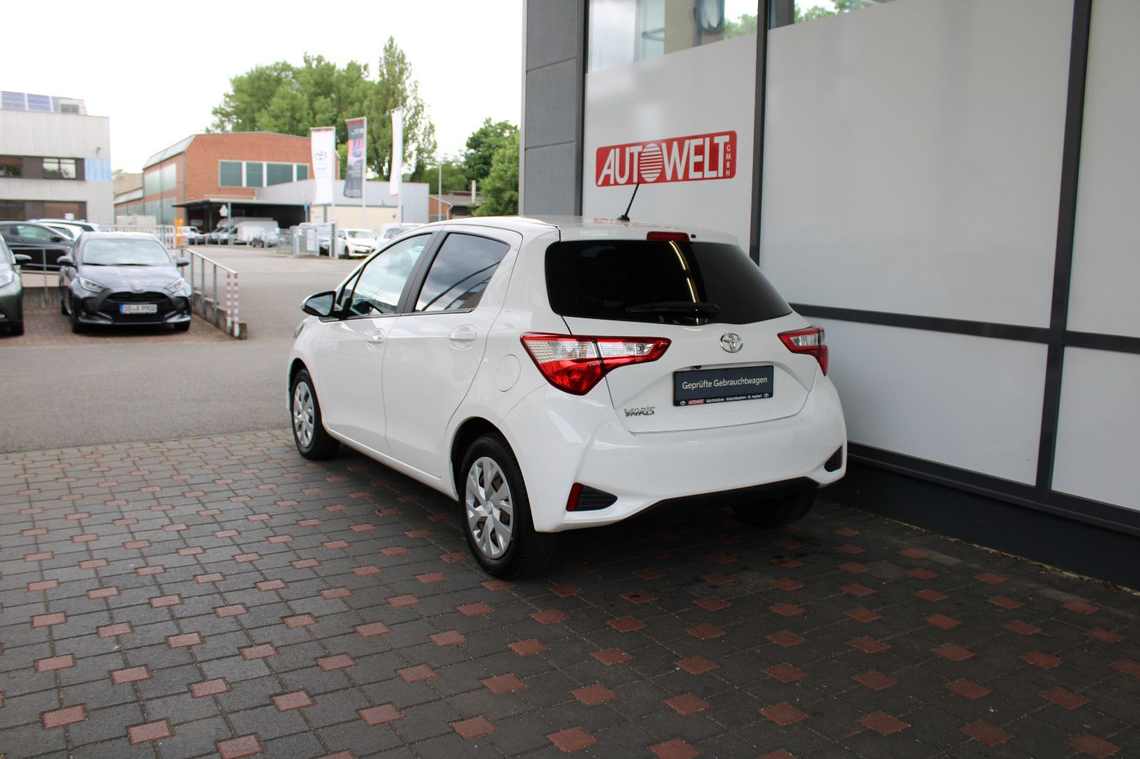Fahrzeugabbildung Toyota Yaris Comfort 1,5 L 6-Gang *CarPlay*Kamera