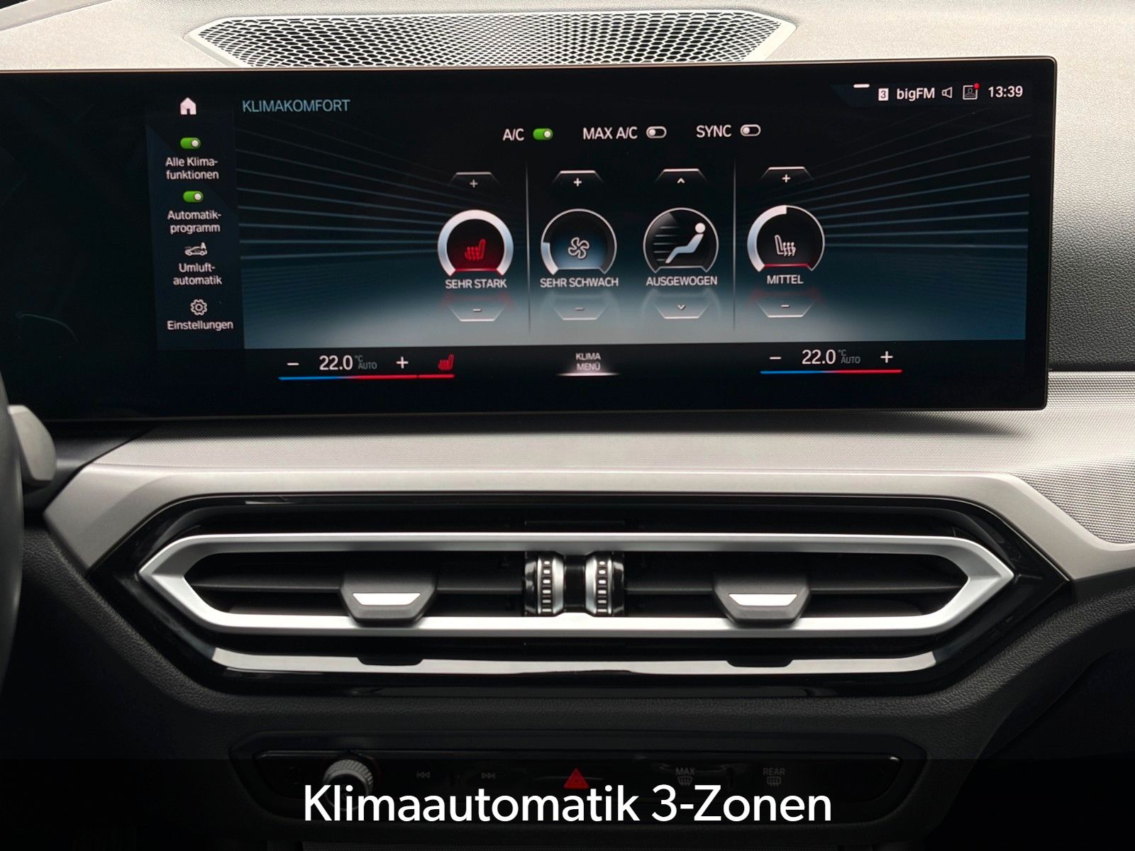 Fahrzeugabbildung BMW 330e Touring ACC HuD HiFi CAM Navi LED CarPlay