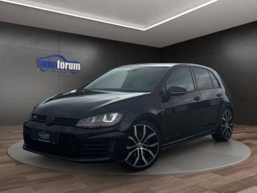 Volkswagen Golf - 1