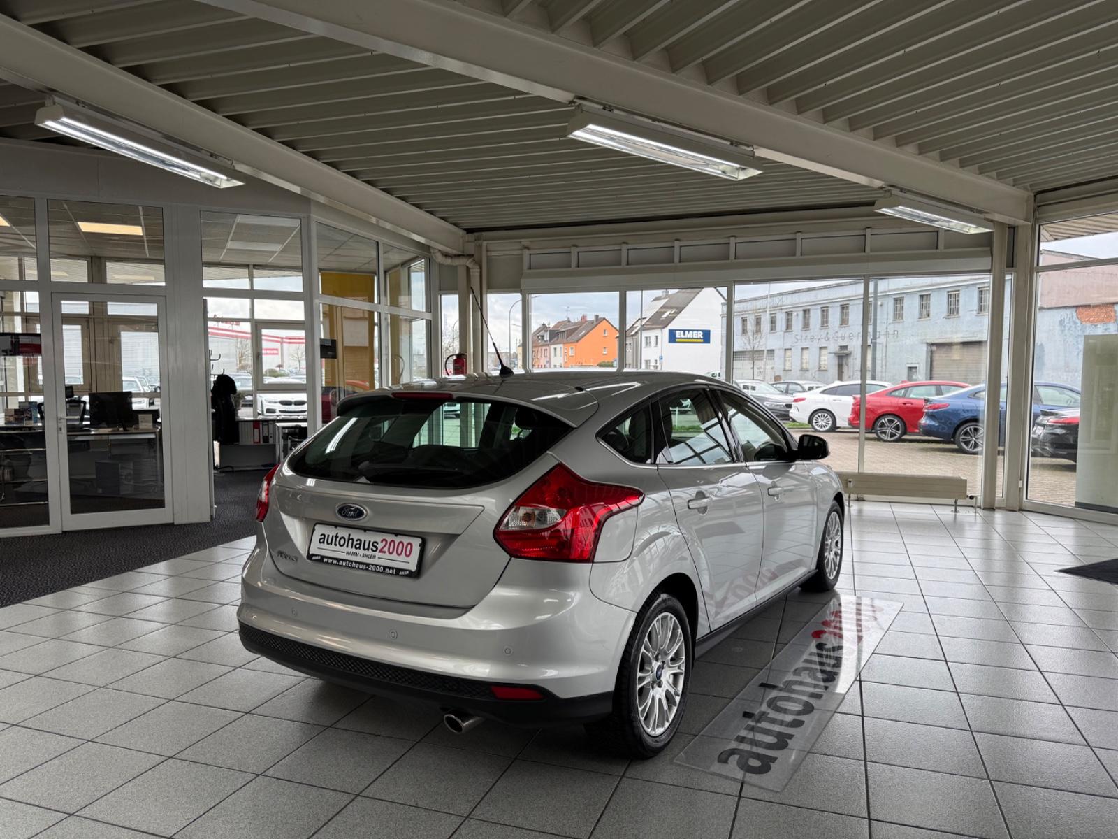 Ford Focus Lim. Titanium KLIMA/BT/PDC V-H/SPURHALTEAS