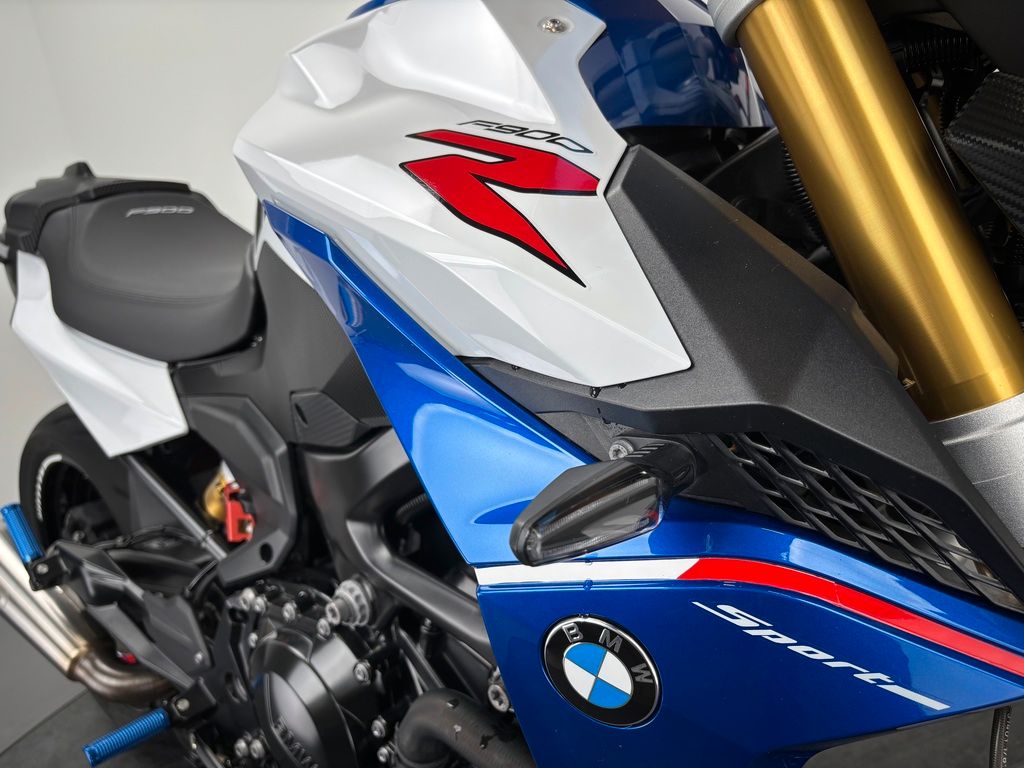 Fahrzeugabbildung BMW F900 R *TOP-AUSSTATTUNG *1. HAND *ARROW