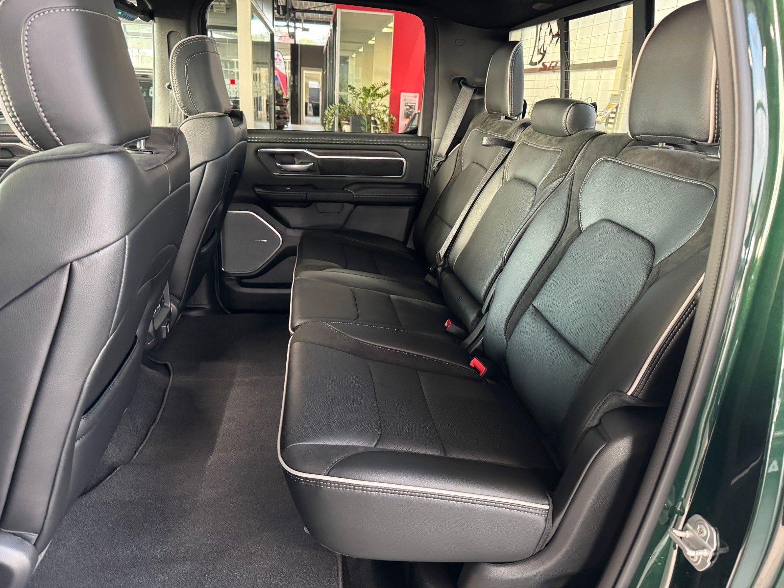 Fahrzeugabbildung Dodge RAM 1500 Crew Cab Laramie Night 5.7 V8 MY 2026