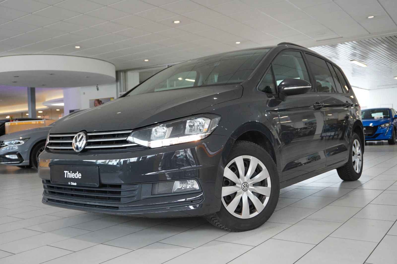 Fahrzeugabbildung Volkswagen Touran 1.6 TDI COMFORTLINE 7-SITZER ACC/SHZ/AHK
