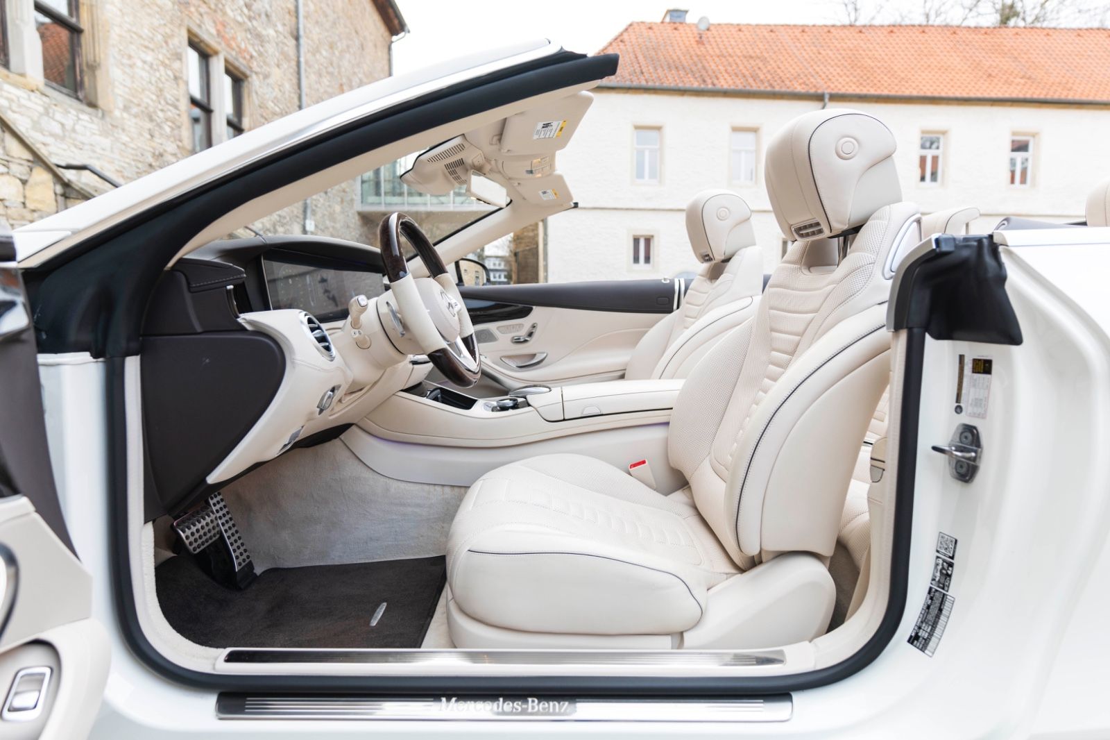 Fahrzeugabbildung Mercedes-Benz S 560 Cabriolet Burmester 360° LED ACC Massage