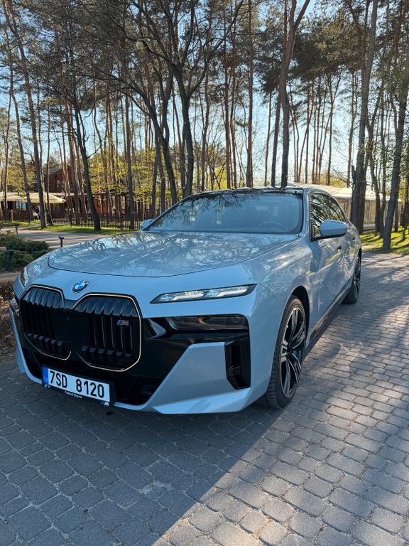 Image of BMW 760