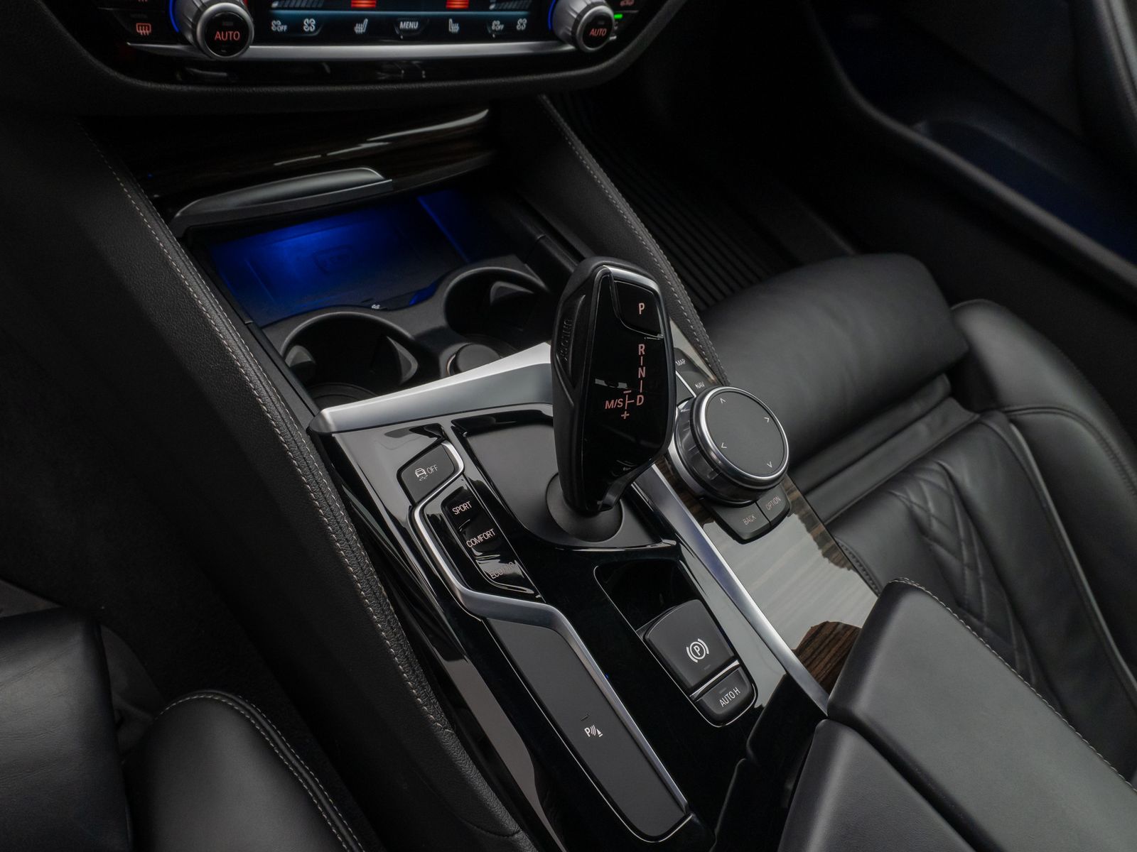 Fahrzeugabbildung BMW 540i xD Luxury Line Kamera HUD HiFi Komfort AHK