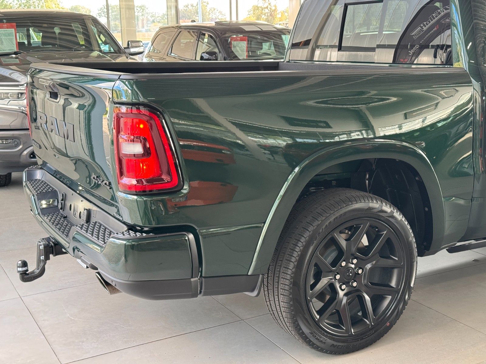 Fahrzeugabbildung Dodge RAM 1500 Crew Cab Laramie Night 5.7 V8 MY 2026