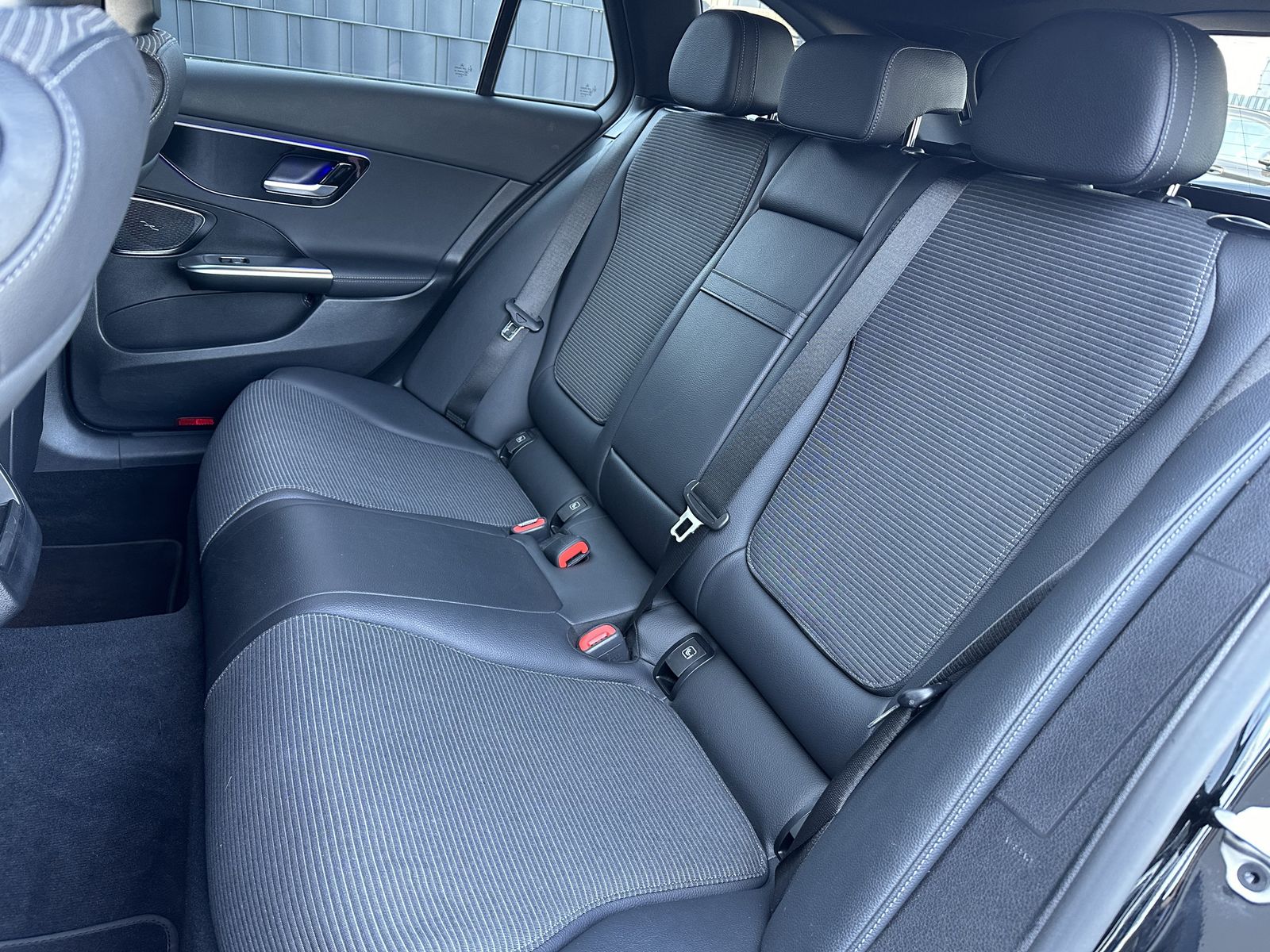 Fahrzeugabbildung Mercedes-Benz C 220d T Avantgarde NAV+LED+KAM+VCOCKPIT+CARPLAY