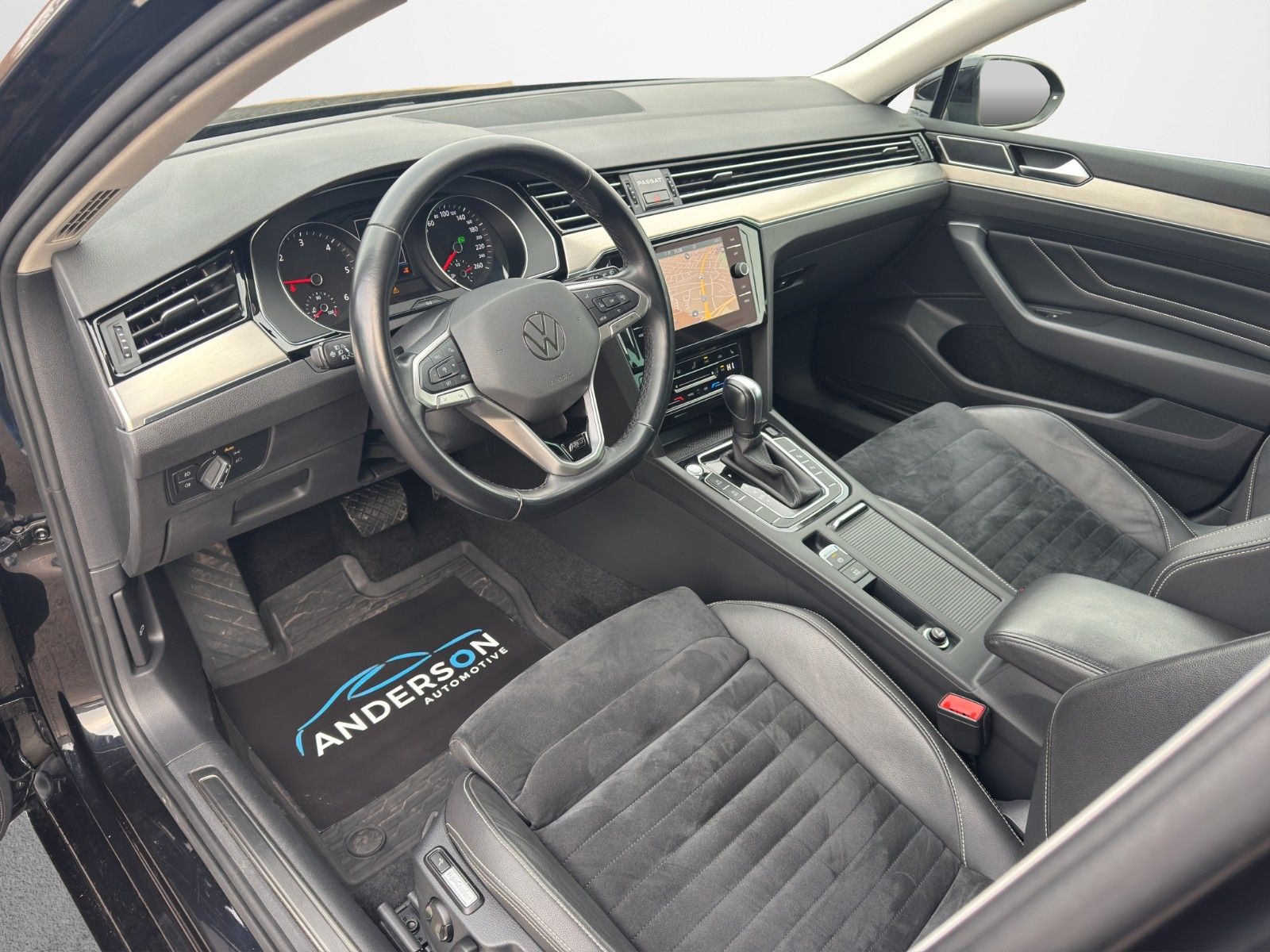 Fahrzeugabbildung Volkswagen PASSAT VAR. 2.0 TDI 200PS R-LINE 18" MATRIX DCC