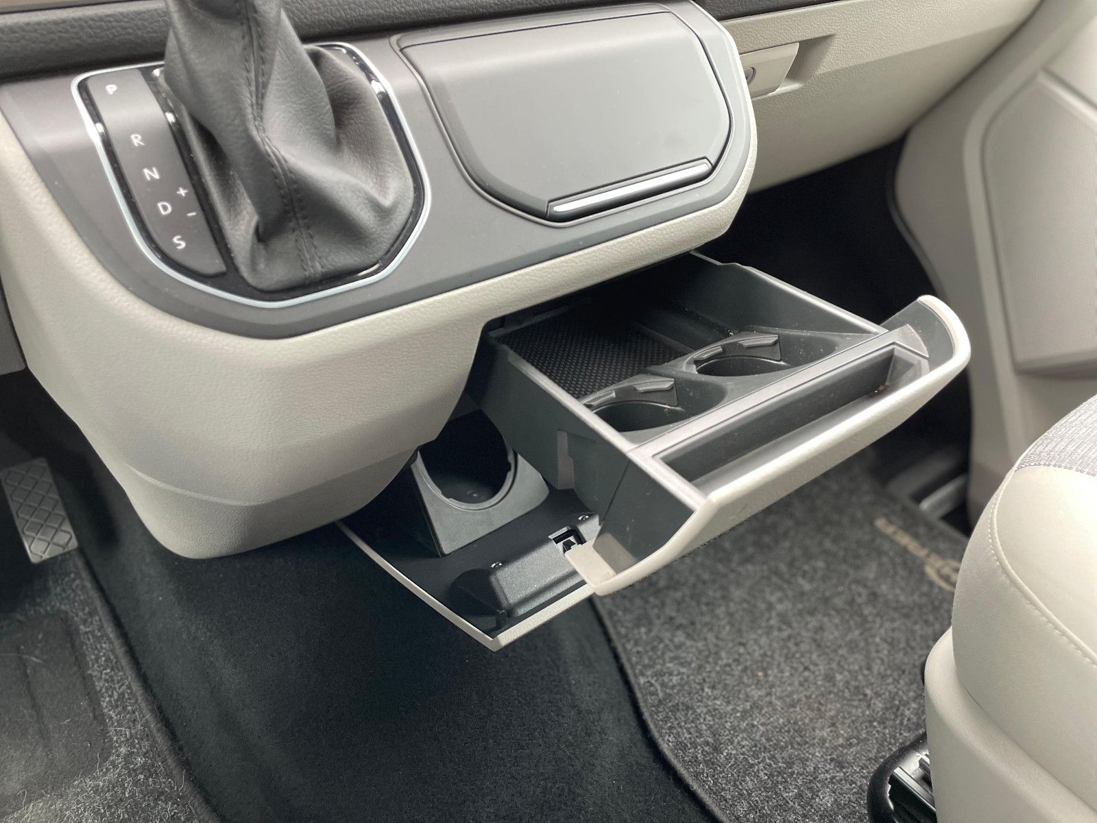 Fahrzeugabbildung Volkswagen T6 Caravelle Comfortline lang 9Sitze Automatik