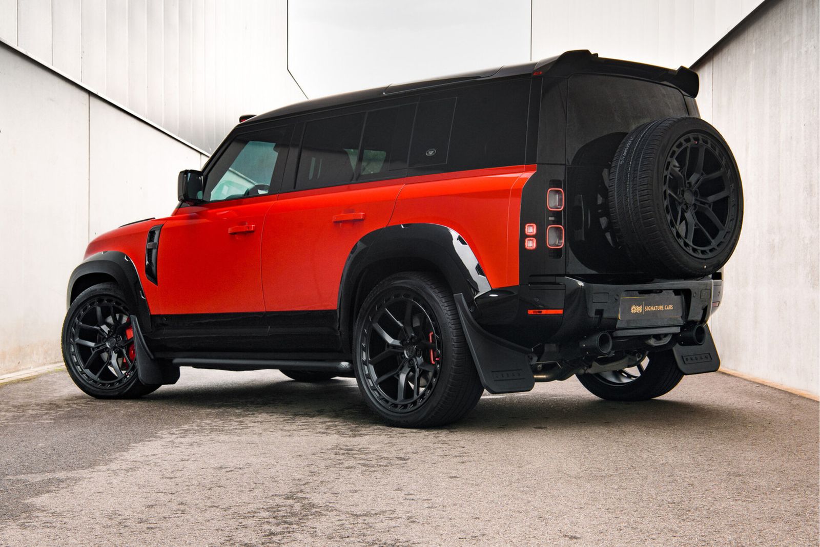 Land Rover Defender V8 URBAN XRS WIDETRACK P525 1 OF 25 Lim imagem 2