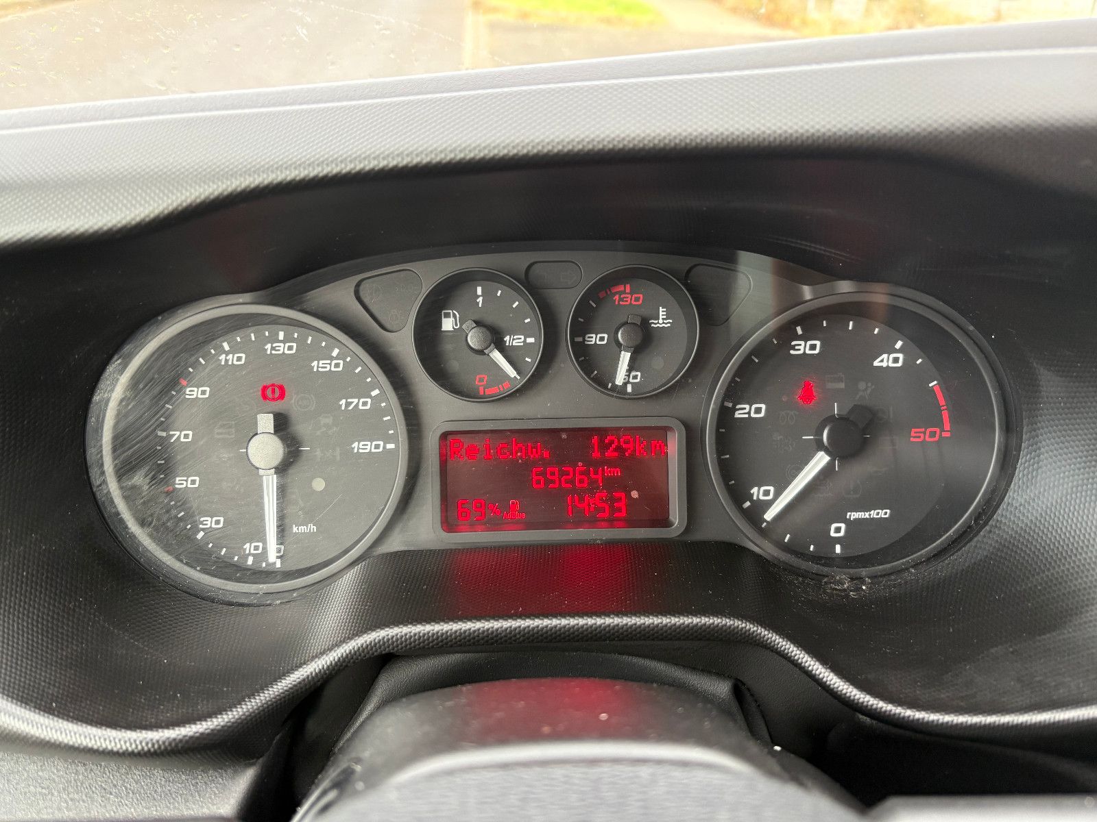 Fahrzeugabbildung Iveco Daily Kasten HKa 35 S ... V Radstand 3520 L/3-SI
