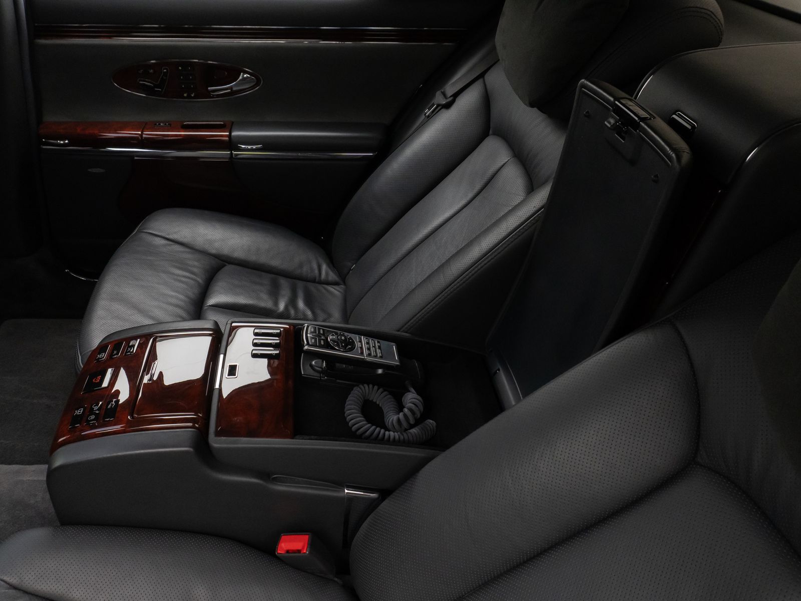Fahrzeugabbildung Maybach 57 DUOTONE V12 Fondpaket Massage Solar VOLL