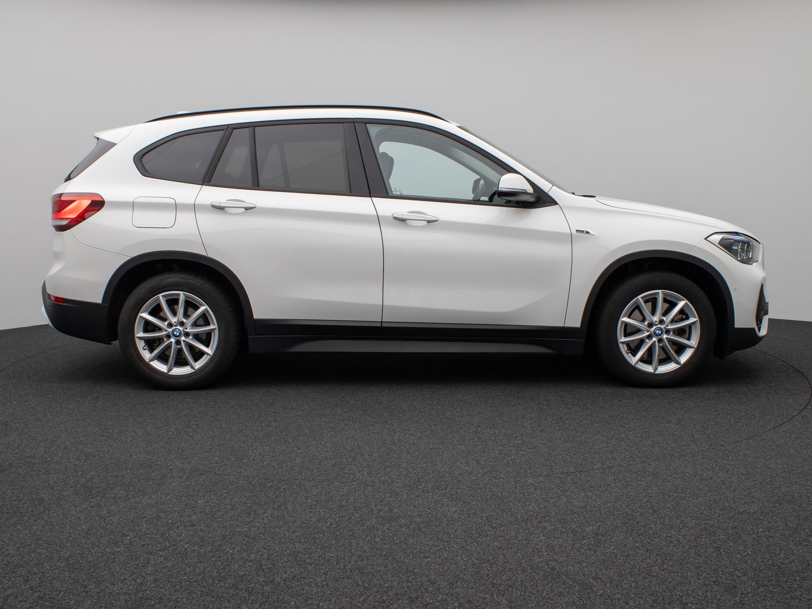Fahrzeugabbildung BMW X1 xD25e Panorama Kamera DAB HUD Leder LED Alarm