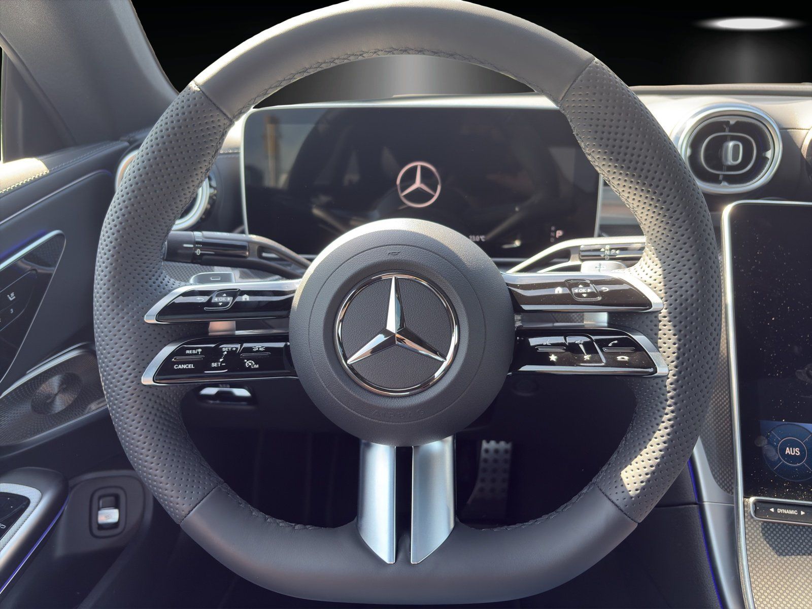 Fahrzeugabbildung Mercedes-Benz CLE 450 4M Coupé AMG 360° Pano DigLight Keyless