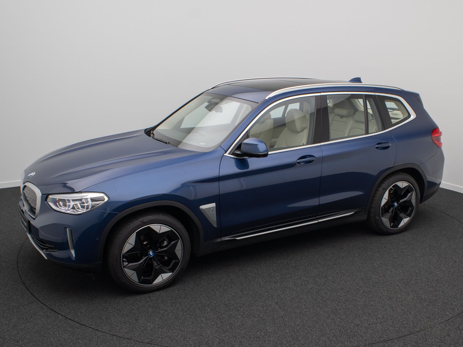 Fahrzeugabbildung BMW iX3 Impressive 360° ACC H/K Komfort DAB AHK 20"
