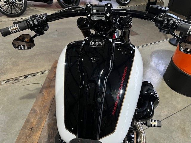 Fahrzeugabbildung Harley-Davidson FXBRS Breakout 117cui CVO UmbauUmbau