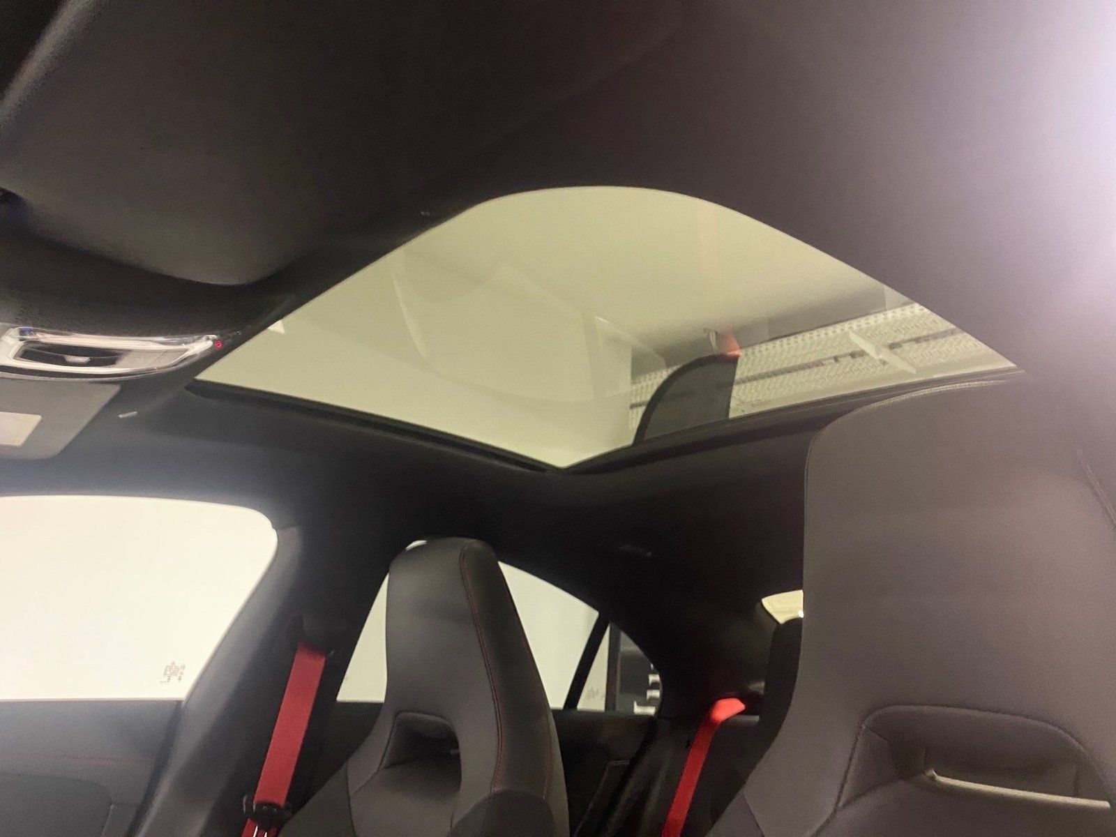 Fahrzeugabbildung Mercedes-Benz CLA 35 4M AMG Premium*Pano*Distro*Totwink*MBeam*