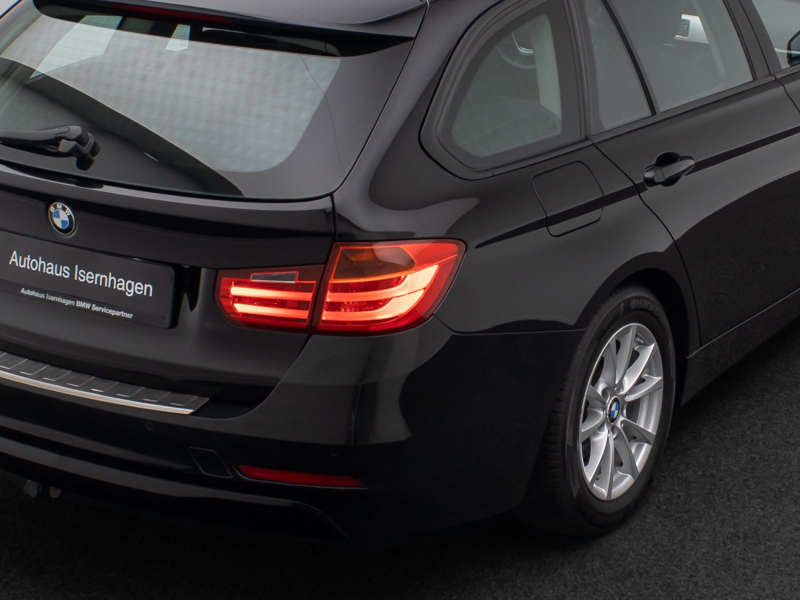 Fahrzeugabbildung BMW 320d PDC Panorama NaviBusiness KlimaAut Regensen