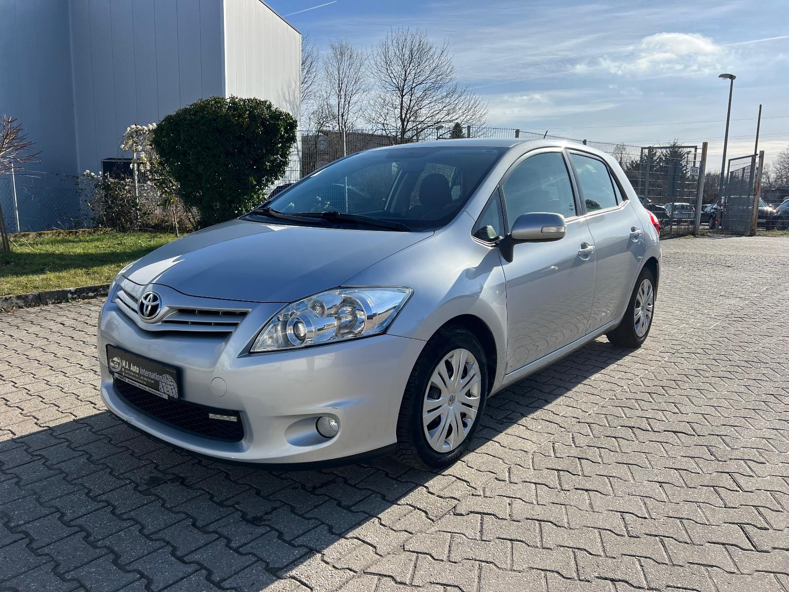 Toyota Auris 2,0-l-D-4D Executive*KLIMAAUT*PDC*AHK*