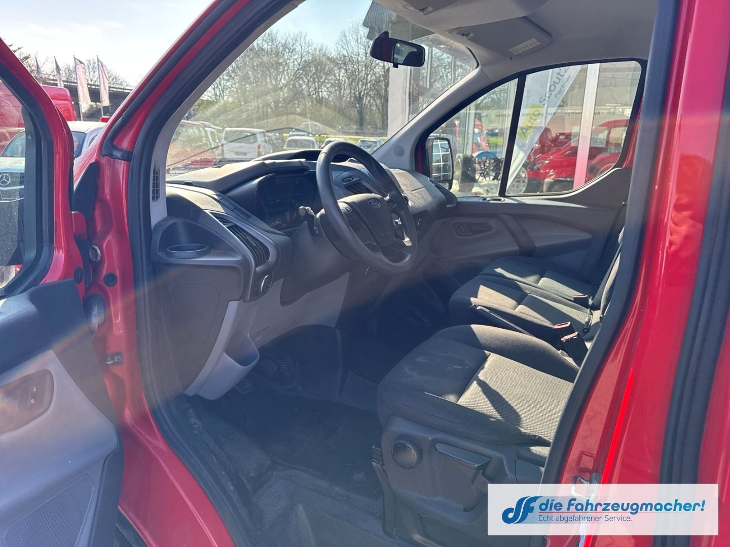 Fahrzeugabbildung Ford Transit Custom Kombi 300 L1 2.2 TDCi *8446